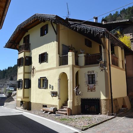 كاستيلو-مولينا دي فيم B&B La Tana Dell'Orso - Die Baerenhoehle المظهر الخارجي الصورة